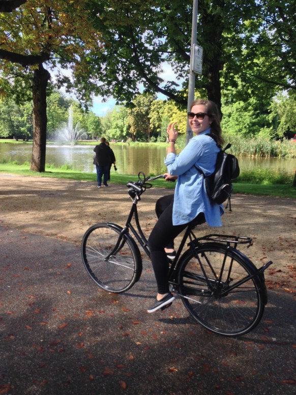 Lana cycling round Vondelpark like a pro!